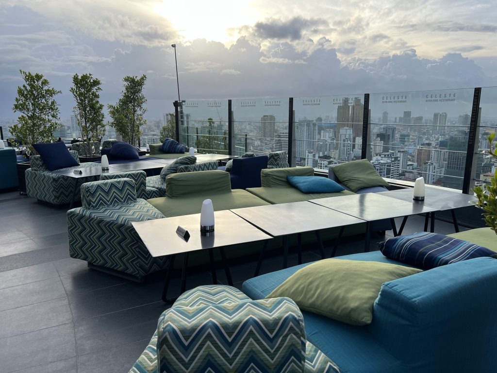 Which condominiums in Singapore have a pool in the penthouse? - Penthouse Residence With Pool