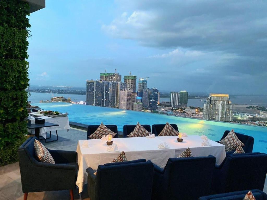 Super Penthouse at Marina Bay With Swimming Pool Going for Over $60m